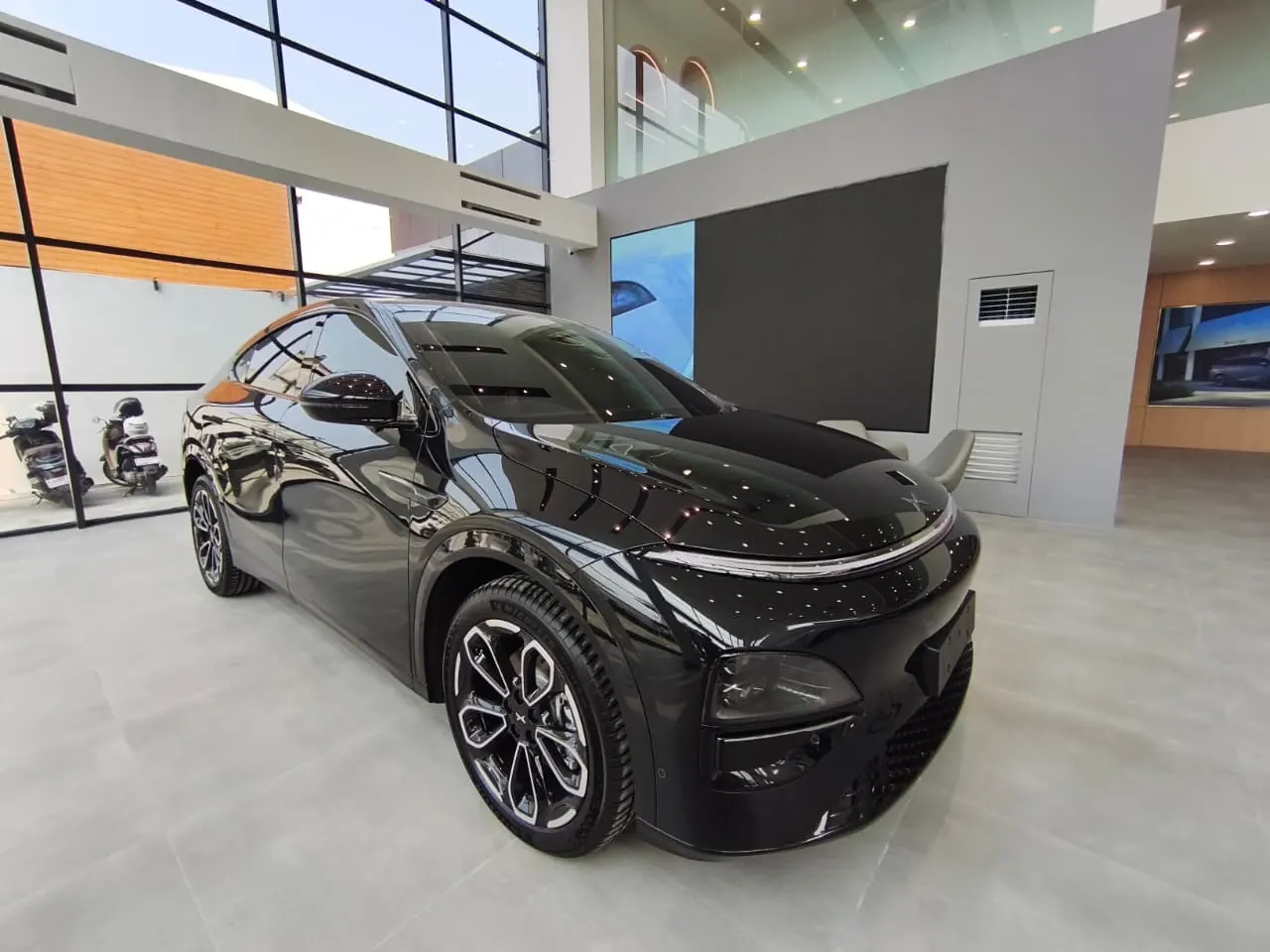 XPeng G6 SUV Coupe Listrik Premium